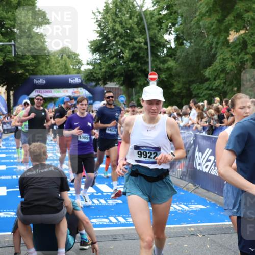29.06.2025 - hella hamburg halbmarathon Zöllner http://msf.ph/oto/8232402 29.06.2025 10:53:58 Ziel 1706, 1870, 2432, 6374, 6481, 7395, 7918, 7973, 8394, 10891, 11789, 12413, 13032, 13869, 14026, 14175, 16477, 16538, 18418, 18831, 18879, 18915, 19177 meine-sportfotos.de