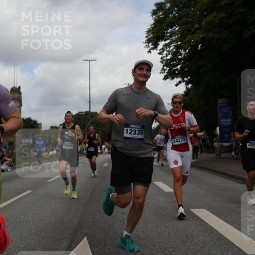29.06.2025 - hella hamburg halbmarathon Yannick Fuchs http://msf.ph/oto/8232422 29.06.2025 10:34:14 20KM 1343, 1358, 2044, 2525, 2546, 2563, 2573, 2972, 3547, 3626, 4398, 4565, 4759, 5752, 7981, 8319, 8346, 8925, 9116, 9265, 9540, 11284, 11305, 11714, 11806, 12046, 12091, 12335, 12372, 13190, 13479, 13514, 14204, 14272, 14359, 15094, 15336, 15435, 15744, 17005, 17215, 17360, 17425, 17668, 17792, 17916, 18013, 18154, 18285, 18803 meine-sportfotos.de