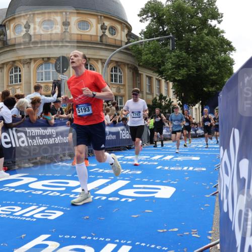 29.06.2025 - hella hamburg halbmarathon Strokosch-Dieckow http://msf.ph/oto/8232437 29.06.2025 10:33:48 Ziel 1743, 2228, 2243, 2746, 4246, 5193, 10865, 13771, 14310, 14466, 15500, 16243, 16755 meine-sportfotos.de