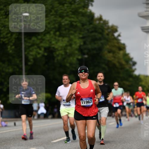 29.06.2025 - hella hamburg halbmarathon Dr. Thomas Lammeyer http://msf.ph/oto/8232438 29.06.2025 10:13:27 Kennedybrücke 4592, 7081, 7187, 9297, 9306, 9781, 10819, 11067 meine-sportfotos.de