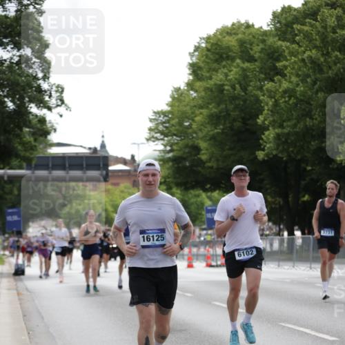 29.06.2025 - hella hamburg halbmarathon Jannik Wohlers http://msf.ph/oto/8232441 29.06.2025 10:28:13 Lombardsbrücke 4700, 5250, 5718, 5903, 5939, 6102, 6418, 7980, 8560, 9642, 9716, 9855, 10068, 10434, 13400, 15256, 16125, 16643, 18293, 19180 meine-sportfotos.de