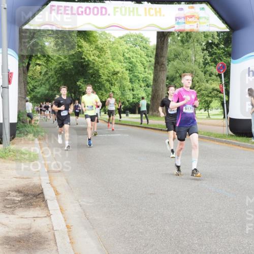 29.06.2025 - hella hamburg halbmarathon MichiJ http://msf.ph/oto/8232450 29.06.2025 10:26:40 Zwischen KM18-KM19 3480, 5791, 6458, 7743, 8571, 9017, 9171, 9643, 10793, 16075, 16992, 18193, 18277 meine-sportfotos.de