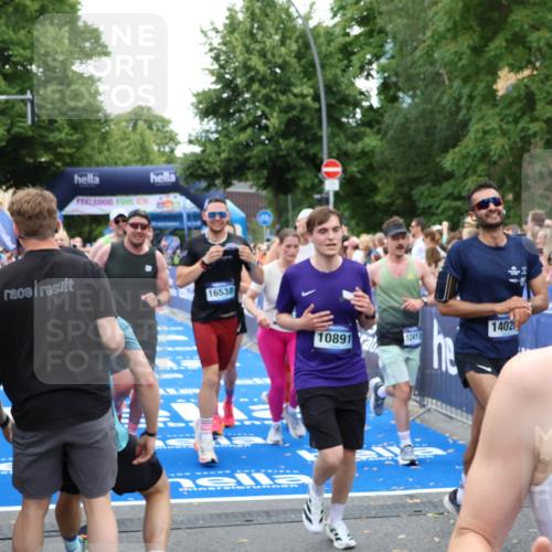 29.06.2025 - hella hamburg halbmarathon Zöllner http://msf.ph/oto/8232453 29.06.2025 10:53:59 Ziel 1706, 1815, 1870, 2432, 3096, 6374, 6481, 7395, 7918, 7973, 8394, 10891, 11789, 12413, 13032, 13869, 14026, 14175, 16477, 16538, 18418, 18831, 18879, 18915, 19177 meine-sportfotos.de