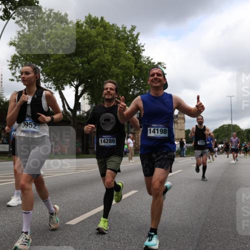 29.06.2025 - hella hamburg halbmarathon Yannick Fuchs http://msf.ph/oto/8232495 29.06.2025 10:46:51 20KM 1098, 1257, 1482, 1657, 1683, 2111, 2208, 2444, 2814, 3258, 3399, 3952, 3999, 4121, 4419, 4587, 4726, 5169, 5194, 5607, 5907, 6897, 7178, 7232, 7383, 7475, 8316, 8587, 8651, 8955, 9065, 9163, 10529, 10811, 11217, 11588, 11589, 11604, 11689, 12155, 12482, 12519, 13211, 13301, 14198, 14286, 14805, 15681, 15980, 16320, 16467, 16929, 17130, 17198, 17710, 17773, 18249, 18331, 19208 meine-sportfotos.de