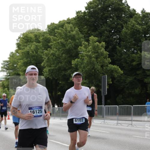 29.06.2025 - hella hamburg halbmarathon Jannik Wohlers http://msf.ph/oto/8232511 29.06.2025 10:28:14 Lombardsbrücke 1557, 4700, 5249, 5250, 5718, 5903, 5939, 6102, 6418, 7980, 8560, 9642, 9716, 9855, 10068, 10434, 13400, 15256, 16125, 16643, 18293, 19180 meine-sportfotos.de