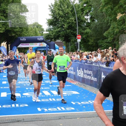 29.06.2025 - hella hamburg halbmarathon Zöllner http://msf.ph/oto/8232515 29.06.2025 10:54:13 Ziel 1410, 3208, 3209, 3898, 5638, 6294, 6443, 6581, 8390, 9791, 12213, 13397, 13794, 15169, 15524, 16780, 16871 meine-sportfotos.de