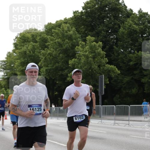 29.06.2025 - hella hamburg halbmarathon Jannik Wohlers http://msf.ph/oto/8232523 29.06.2025 10:28:14 Lombardsbrücke 1557, 4700, 5249, 5250, 5718, 5903, 5939, 6102, 6418, 7980, 8560, 9642, 9716, 9855, 10068, 10434, 13400, 15256, 16125, 16643, 18293, 19180 meine-sportfotos.de