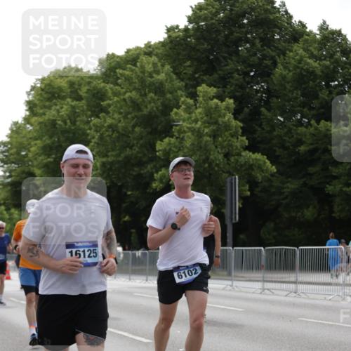 29.06.2025 - hella hamburg halbmarathon Jannik Wohlers http://msf.ph/oto/8232534 29.06.2025 10:28:14 Lombardsbrücke 1557, 4700, 5249, 5250, 5718, 5903, 5939, 6102, 6418, 7980, 8560, 9642, 9716, 9855, 10068, 10434, 13400, 15256, 16125, 16643, 18293, 19180 meine-sportfotos.de