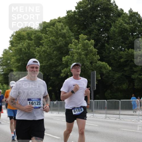 29.06.2025 - hella hamburg halbmarathon Jannik Wohlers http://msf.ph/oto/8232545 29.06.2025 10:28:14 Lombardsbrücke 1557, 4700, 5249, 5250, 5718, 5903, 5939, 6102, 6418, 7980, 8560, 9642, 9716, 9855, 10068, 10434, 13400, 15256, 16125, 16643, 18293, 19180 meine-sportfotos.de