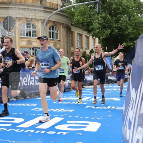 29.06.2025 - hella hamburg halbmarathon Strokosch-Dieckow http://msf.ph/oto/8232555 29.06.2025 10:33:50 Ziel 1743, 2228, 2243, 2746, 4246, 5193, 10865, 13771, 14310, 14466, 15500, 16243 meine-sportfotos.de