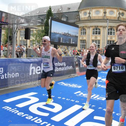 29.06.2025 - hella hamburg halbmarathon Michael Strokosch http://msf.ph/oto/8232557 29.06.2025 10:47:18 Ziel 2623, 6134, 6168, 6203, 6373, 6716, 7480, 10208, 10211, 13007, 13672, 16286, 17718, 17915, 18856 meine-sportfotos.de