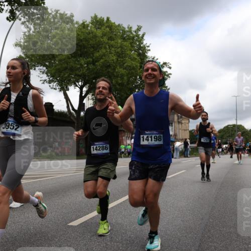 29.06.2025 - hella hamburg halbmarathon Yannick Fuchs http://msf.ph/oto/8232570 29.06.2025 10:46:51 20KM 1098, 1257, 1482, 1657, 1683, 2111, 2208, 2444, 2814, 3258, 3399, 3952, 3999, 4121, 4419, 4587, 4726, 5169, 5194, 5607, 5907, 6897, 7178, 7232, 7383, 7475, 8316, 8587, 8651, 8955, 9065, 9163, 10529, 10811, 11217, 11588, 11589, 11604, 11689, 12155, 12482, 12519, 13211, 13301, 14198, 14286, 14805, 15681, 15980, 16320, 16467, 16929, 17130, 17198, 17710, 17773, 18249, 18331, 19208 meine-sportfotos.de