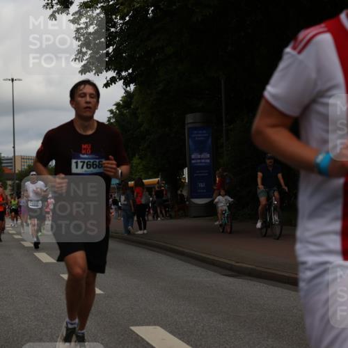 29.06.2025 - hella hamburg halbmarathon Yannick Fuchs http://msf.ph/oto/8232578 29.06.2025 10:34:15 20KM 1343, 1358, 2044, 2525, 2546, 2563, 2573, 2972, 3547, 3626, 4398, 4565, 4759, 5752, 7981, 8319, 8346, 8925, 9116, 9265, 9540, 11284, 11305, 11714, 11806, 12046, 12091, 12335, 12372, 13190, 13479, 13514, 14204, 14272, 14359, 15094, 15336, 15421, 15435, 15744, 17005, 17215, 17360, 17425, 17668, 17792, 17916, 18013, 18154, 18285, 18803 meine-sportfotos.de