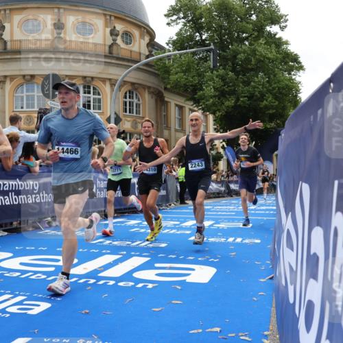 29.06.2025 - hella hamburg halbmarathon Strokosch-Dieckow http://msf.ph/oto/8232584 29.06.2025 10:33:50 Ziel 1743, 2228, 2243, 2746, 4246, 5193, 10865, 13771, 14310, 14466, 15500, 16243 meine-sportfotos.de