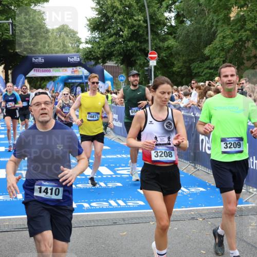 29.06.2025 - hella hamburg halbmarathon Zöllner http://msf.ph/oto/8232595 29.06.2025 10:54:14 Ziel 1410, 3177, 3208, 3209, 3898, 5638, 6082, 6084, 6294, 6443, 6581, 8390, 9791, 12213, 13033, 13397, 13794, 15169, 15524, 16780, 16871 meine-sportfotos.de