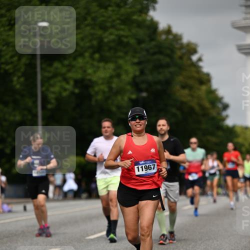 29.06.2025 - hella hamburg halbmarathon Dr. Thomas Lammeyer http://msf.ph/oto/8232600 29.06.2025 10:13:27 Kennedybrücke 4592, 7081, 7187, 9297, 9306, 9781, 10819, 11067 meine-sportfotos.de