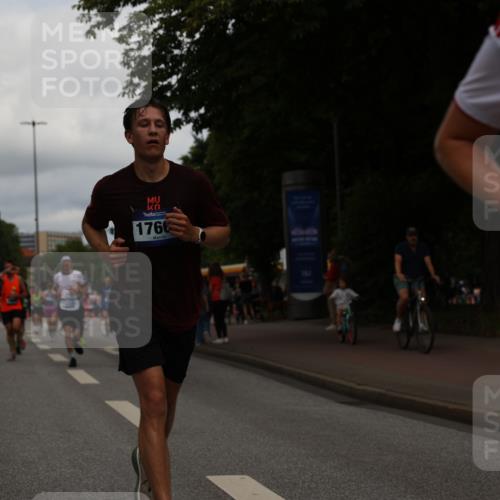 29.06.2025 - hella hamburg halbmarathon Yannick Fuchs http://msf.ph/oto/8232605 29.06.2025 10:34:15 20KM 1343, 1358, 2044, 2525, 2546, 2563, 2573, 2972, 3547, 3626, 4398, 4565, 4759, 5752, 7981, 8319, 8346, 8925, 9116, 9265, 9540, 11284, 11305, 11714, 11806, 12046, 12091, 12335, 12372, 13190, 13479, 13514, 14204, 14272, 14359, 15094, 15336, 15421, 15435, 15744, 17005, 17215, 17360, 17425, 17668, 17792, 17916, 18013, 18154, 18285, 18803 meine-sportfotos.de
