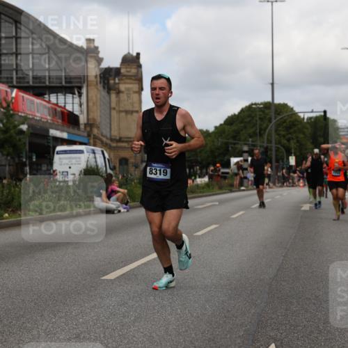 29.06.2025 - hella hamburg halbmarathon Yannick Fuchs http://msf.ph/oto/8232628 29.06.2025 10:34:16 20KM 1358, 2044, 2546, 2563, 2573, 2972, 3547, 3626, 4398, 4565, 5752, 7981, 8319, 8346, 8925, 9116, 9265, 9540, 11284, 11305, 11714, 11806, 12046, 12091, 12335, 12372, 13190, 13479, 13514, 14077, 14204, 14272, 14359, 15094, 15336, 15421, 15435, 15744, 15828, 17005, 17215, 17360, 17425, 17668, 17792, 17916, 18013, 18154, 18285, 18803 meine-sportfotos.de