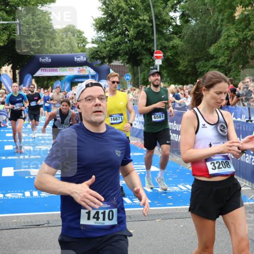 29.06.2025 - hella hamburg halbmarathon Zöllner http://msf.ph/oto/8232661 29.06.2025 10:54:14 Ziel 1410, 3177, 3208, 3209, 3898, 5638, 6082, 6084, 6294, 6443, 6581, 8390, 9791, 12213, 13033, 13397, 13794, 15169, 15524, 16780, 16871 meine-sportfotos.de