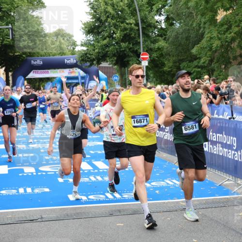 29.06.2025 - hella hamburg halbmarathon Zöllner http://msf.ph/oto/8232677 29.06.2025 10:54:15 Ziel 3103, 3177, 3861, 3898, 5638, 6082, 6084, 6294, 6443, 6581, 7274, 8390, 9791, 12213, 13033, 13397, 13794, 15169, 15524, 16527, 16780, 16871 meine-sportfotos.de