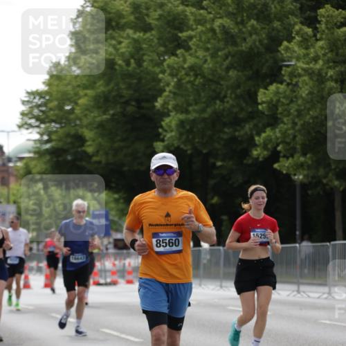 29.06.2025 - hella hamburg halbmarathon Jannik Wohlers http://msf.ph/oto/8232688 29.06.2025 10:28:16 Lombardsbrücke 1518, 1557, 4700, 5249, 5250, 5718, 5903, 5939, 6102, 6418, 7980, 8560, 9642, 9716, 9855, 10068, 10434, 15256, 16125, 16643, 18293 meine-sportfotos.de