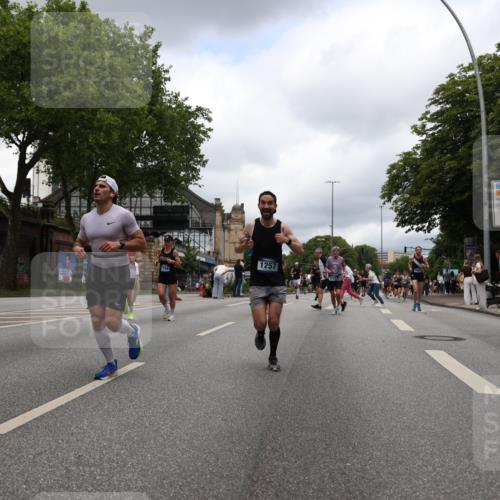 29.06.2025 - hella hamburg halbmarathon Yannick Fuchs http://msf.ph/oto/8232703 29.06.2025 10:46:52 20KM 1098, 1257, 1482, 1657, 1683, 2111, 2208, 2444, 2814, 3258, 3399, 3952, 3999, 4121, 4419, 4587, 4726, 5169, 5194, 5607, 5907, 6897, 7178, 7232, 7383, 7475, 8273, 8316, 8587, 8651, 8955, 9065, 9163, 10529, 10811, 11217, 11588, 11589, 11604, 11689, 12155, 12482, 12519, 13211, 13301, 14198, 14286, 14805, 15681, 15980, 16467, 16929, 17130, 17198, 17710, 17773, 18249, 18331, 19208 meine-sportfotos.de