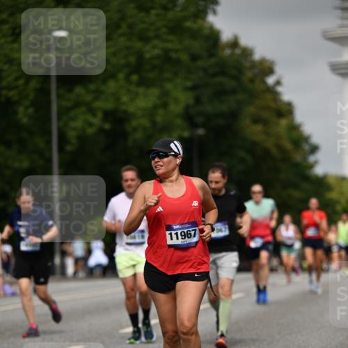 29.06.2025 - hella hamburg halbmarathon Dr. Thomas Lammeyer http://msf.ph/oto/8232724 29.06.2025 10:13:28 Kennedybrücke 7081, 7187, 9297, 9306, 9781, 10819, 11067 meine-sportfotos.de