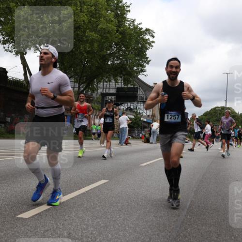 29.06.2025 - hella hamburg halbmarathon Yannick Fuchs http://msf.ph/oto/8232731 29.06.2025 10:46:52 20KM 1098, 1257, 1482, 1657, 1683, 2111, 2208, 2444, 2814, 3258, 3399, 3952, 3999, 4121, 4419, 4587, 4726, 5169, 5194, 5607, 5907, 6897, 7178, 7232, 7383, 7475, 8273, 8316, 8587, 8651, 8955, 9065, 9163, 10529, 10811, 11217, 11588, 11589, 11604, 11689, 12155, 12482, 12519, 13211, 13301, 14198, 14286, 14805, 15681, 15980, 16467, 16929, 17130, 17198, 17710, 17773, 18249, 18331, 19208 meine-sportfotos.de