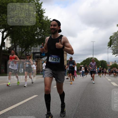 29.06.2025 - hella hamburg halbmarathon Yannick Fuchs http://msf.ph/oto/8232759 29.06.2025 10:46:53 20KM 1098, 1257, 1258, 1482, 1657, 1683, 2111, 2208, 2444, 2814, 3258, 3399, 3952, 3999, 4121, 4419, 4587, 4726, 5169, 5194, 5607, 5907, 6897, 7178, 7232, 7383, 7475, 8273, 8316, 8361, 8587, 8651, 8955, 9065, 9163, 10529, 10811, 11217, 11588, 11589, 11604, 11689, 12155, 12482, 12519, 13211, 14198, 14286, 14805, 15681, 15980, 16467, 16929, 17130, 17198, 17710, 18249, 18331, 18901, 19208 meine-sportfotos.de