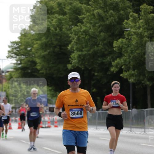 29.06.2025 - hella hamburg halbmarathon Jannik Wohlers http://msf.ph/oto/8232764 29.06.2025 10:28:16 Lombardsbrücke 1518, 1557, 4700, 5249, 5250, 5718, 5903, 5939, 6102, 6418, 7980, 8560, 9642, 9716, 9855, 10068, 10434, 15256, 16125, 16643, 18293 meine-sportfotos.de