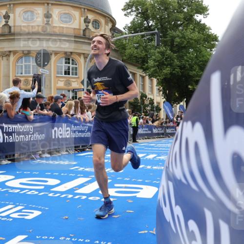 29.06.2025 - hella hamburg halbmarathon Strokosch-Dieckow http://msf.ph/oto/8232765 29.06.2025 10:33:52 Ziel 1743, 2228, 2243, 2746, 9519, 10865, 13493, 13771, 14310, 14466, 15268, 15500, 16243 meine-sportfotos.de