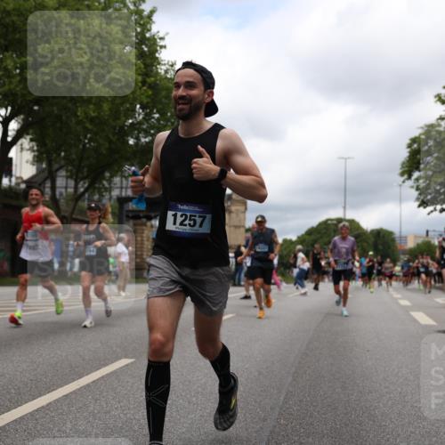 29.06.2025 - hella hamburg halbmarathon Yannick Fuchs http://msf.ph/oto/8232777 29.06.2025 10:46:53 20KM 1098, 1257, 1258, 1482, 1657, 1683, 2111, 2208, 2444, 2814, 3258, 3399, 3952, 3999, 4121, 4419, 4587, 4726, 5169, 5194, 5607, 5907, 6897, 7178, 7232, 7383, 7475, 8273, 8316, 8361, 8587, 8651, 8955, 9065, 9163, 10529, 10811, 11217, 11588, 11589, 11604, 11689, 12155, 12482, 12519, 13211, 14198, 14286, 14805, 15681, 15980, 16467, 16929, 17130, 17198, 17710, 18249, 18331, 18901, 19208 meine-sportfotos.de