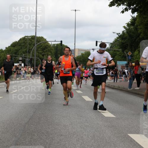 29.06.2025 - hella hamburg halbmarathon Yannick Fuchs http://msf.ph/oto/8232828 29.06.2025 10:34:17 20KM 1358, 2044, 2546, 2563, 2573, 2972, 3547, 3626, 4398, 4565, 5752, 7981, 8319, 8346, 8925, 9116, 9540, 11284, 11305, 11714, 11806, 12046, 12091, 12335, 12372, 13190, 13479, 13514, 14077, 14204, 14272, 15094, 15336, 15421, 15435, 15744, 15828, 17005, 17425, 17668, 17792, 17916, 18013, 18154, 18285, 18803 meine-sportfotos.de