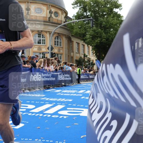 29.06.2025 - hella hamburg halbmarathon Strokosch-Dieckow http://msf.ph/oto/8232832 29.06.2025 10:33:52 Ziel 1743, 2228, 2243, 2746, 9519, 10865, 13493, 13771, 14310, 14466, 15268, 15500, 16243 meine-sportfotos.de