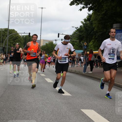 29.06.2025 - hella hamburg halbmarathon Yannick Fuchs http://msf.ph/oto/8232859 29.06.2025 10:34:17 20KM 1358, 2044, 2546, 2563, 2573, 2972, 3547, 3626, 4398, 4565, 5752, 7981, 8319, 8346, 8925, 9116, 9540, 11284, 11305, 11714, 11806, 12046, 12091, 12335, 12372, 13190, 13479, 13514, 14077, 14204, 14272, 15094, 15336, 15421, 15435, 15744, 15828, 17005, 17425, 17668, 17792, 17916, 18013, 18154, 18285, 18803 meine-sportfotos.de
