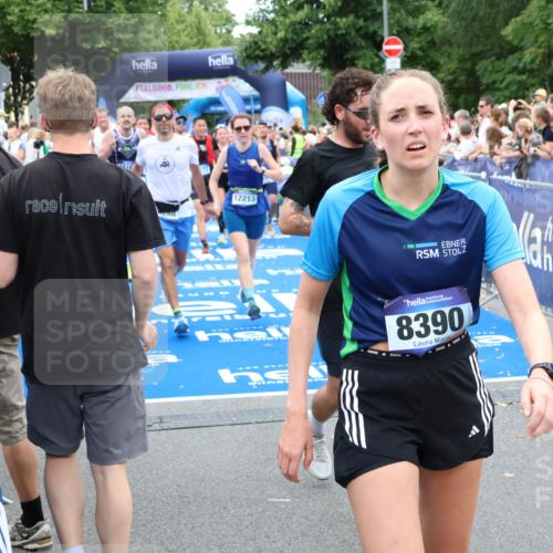 29.06.2025 - hella hamburg halbmarathon Zöllner http://msf.ph/oto/8232866 29.06.2025 10:54:19 Ziel 3103, 3177, 3861, 3898, 6082, 6084, 6443, 7274, 8223, 11430, 12213, 13033, 13803, 15169, 15524, 16527, 16574, 16750, 16780, 16879, 17087 meine-sportfotos.de