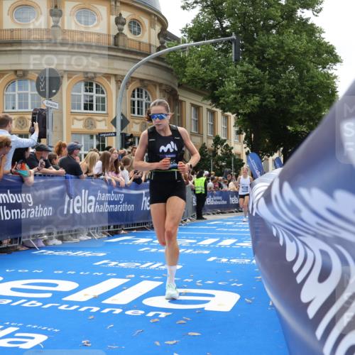 29.06.2025 - hella hamburg halbmarathon Strokosch-Dieckow http://msf.ph/oto/8232896 29.06.2025 10:33:55 Ziel 9345, 9519, 10865, 11227, 13493, 13494, 14448, 15268, 15500, 16243, 17877 meine-sportfotos.de