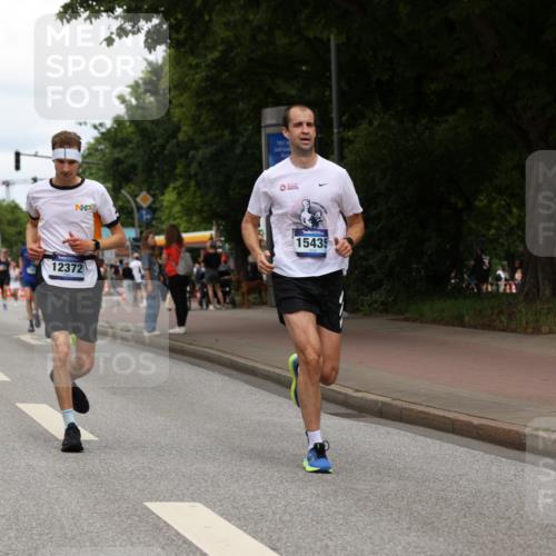 29.06.2025 - hella hamburg halbmarathon Yannick Fuchs http://msf.ph/oto/8232917 29.06.2025 10:34:18 20KM 1358, 1975, 2044, 2546, 2563, 2573, 2972, 3547, 3626, 4398, 4565, 5752, 7981, 8319, 8346, 8925, 9116, 9540, 11284, 11714, 11806, 12046, 12091, 12335, 12372, 13190, 13479, 13514, 14077, 14204, 14272, 14699, 15094, 15336, 15421, 15435, 15744, 15828, 17425, 17668, 17792, 17916, 17973, 18013, 18154, 18803 meine-sportfotos.de