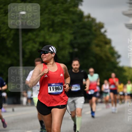 29.06.2025 - hella hamburg halbmarathon Dr. Thomas Lammeyer http://msf.ph/oto/8232955 29.06.2025 10:13:29 Kennedybrücke 7081, 7187, 7636, 9297, 9306, 9781, 10819, 11067 meine-sportfotos.de