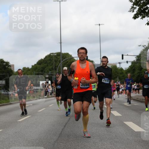 29.06.2025 - hella hamburg halbmarathon Yannick Fuchs http://msf.ph/oto/8232974 29.06.2025 10:34:18 20KM 1358, 1975, 2044, 2546, 2563, 2573, 2972, 3547, 3626, 4398, 4565, 5752, 7981, 8319, 8346, 8925, 9116, 9540, 11284, 11714, 11806, 12046, 12091, 12335, 12372, 13190, 13479, 13514, 14077, 14204, 14272, 14699, 15094, 15336, 15421, 15435, 15744, 15828, 17425, 17668, 17792, 17916, 17973, 18013, 18154, 18803 meine-sportfotos.de