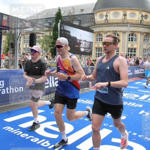 29.06.2025 - hella hamburg halbmarathon Michael Strokosch http://msf.ph/oto/8232983 29.06.2025 10:47:22 Ziel 2864, 5024, 6134, 6168, 6203, 10208, 10211, 11491, 11518, 13672, 13782, 14722, 15611, 16089, 16286, 18856 meine-sportfotos.de
