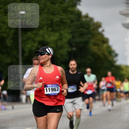 29.06.2025 - hella hamburg halbmarathon Dr. Thomas Lammeyer http://msf.ph/oto/8232986 29.06.2025 10:13:29 Kennedybrücke 7081, 7187, 7636, 9297, 9306, 9781, 10819, 11067 meine-sportfotos.de