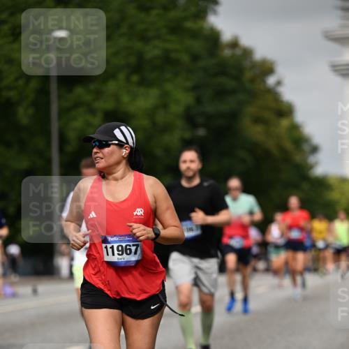 29.06.2025 - hella hamburg halbmarathon Dr. Thomas Lammeyer http://msf.ph/oto/8232991 29.06.2025 10:13:29 Kennedybrücke 7081, 7187, 7636, 9297, 9306, 9781, 10819, 11067 meine-sportfotos.de