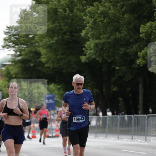 29.06.2025 - hella hamburg halbmarathon Jannik Wohlers http://msf.ph/oto/8233006 29.06.2025 10:28:18 Lombardsbrücke 1518, 1557, 4700, 4834, 5167, 5249, 5250, 5718, 5903, 5939, 6102, 6418, 8560, 9642, 9716, 9855, 10068, 10434, 15256, 16125, 16643, 18293 meine-sportfotos.de
