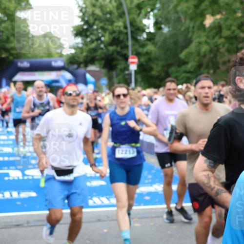 29.06.2025 - hella hamburg halbmarathon Zöllner http://msf.ph/oto/8233008 29.06.2025 10:54:20 Ziel 1267, 3103, 3177, 3861, 3898, 6082, 6084, 6443, 7274, 8223, 11430, 12213, 13033, 13289, 13803, 15169, 15946, 16527, 16574, 16750, 16780, 16879, 17087, 17698, 18268 meine-sportfotos.de