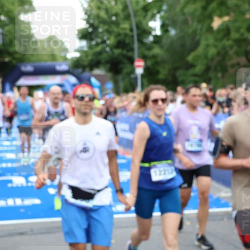 29.06.2025 - hella hamburg halbmarathon Zöllner http://msf.ph/oto/8233014 29.06.2025 10:54:21 Ziel 1267, 3103, 3177, 3861, 6082, 6084, 6512, 7274, 8223, 11430, 13033, 13289, 13803, 15169, 15946, 16527, 16574, 16750, 16879, 17087, 17698, 18268 meine-sportfotos.de