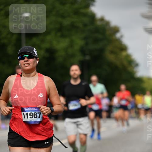 29.06.2025 - hella hamburg halbmarathon Dr. Thomas Lammeyer http://msf.ph/oto/8233020 29.06.2025 10:13:30 Kennedybrücke 7081, 7187, 7636, 9297, 9306, 9781, 10819, 11067 meine-sportfotos.de