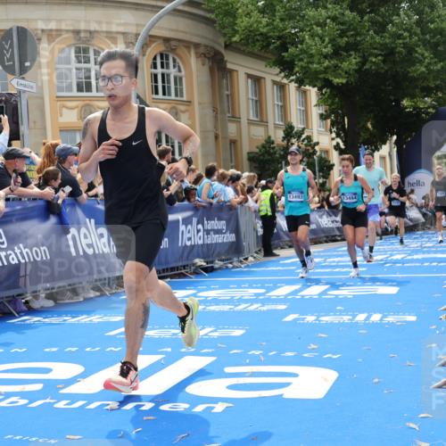 29.06.2025 - hella hamburg halbmarathon Strokosch-Dieckow http://msf.ph/oto/8233053 29.06.2025 10:34:01 Ziel 9345, 9376, 9519, 11019, 11202, 11227, 13066, 13493, 13494, 14448, 15268, 15500, 16724, 17751, 17877 meine-sportfotos.de