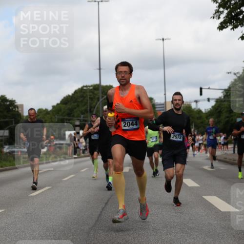 29.06.2025 - hella hamburg halbmarathon Yannick Fuchs http://msf.ph/oto/8233104 29.06.2025 10:34:18 20KM 1358, 1975, 2044, 2546, 2563, 2573, 2972, 3547, 3626, 4398, 4565, 5752, 7981, 8319, 8346, 8925, 9116, 9540, 11284, 11714, 11806, 12046, 12091, 12335, 12372, 13190, 13479, 13514, 14077, 14204, 14272, 14699, 15094, 15336, 15421, 15435, 15744, 15828, 17425, 17668, 17792, 17916, 17973, 18013, 18154, 18803 meine-sportfotos.de