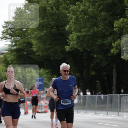 29.06.2025 - hella hamburg halbmarathon Jannik Wohlers http://msf.ph/oto/8233110 29.06.2025 10:28:18 Lombardsbrücke 1518, 1557, 4700, 4834, 5167, 5249, 5250, 5718, 5903, 5939, 6102, 6418, 8560, 9642, 9716, 9855, 10068, 10434, 15256, 16125, 16643, 18293 meine-sportfotos.de